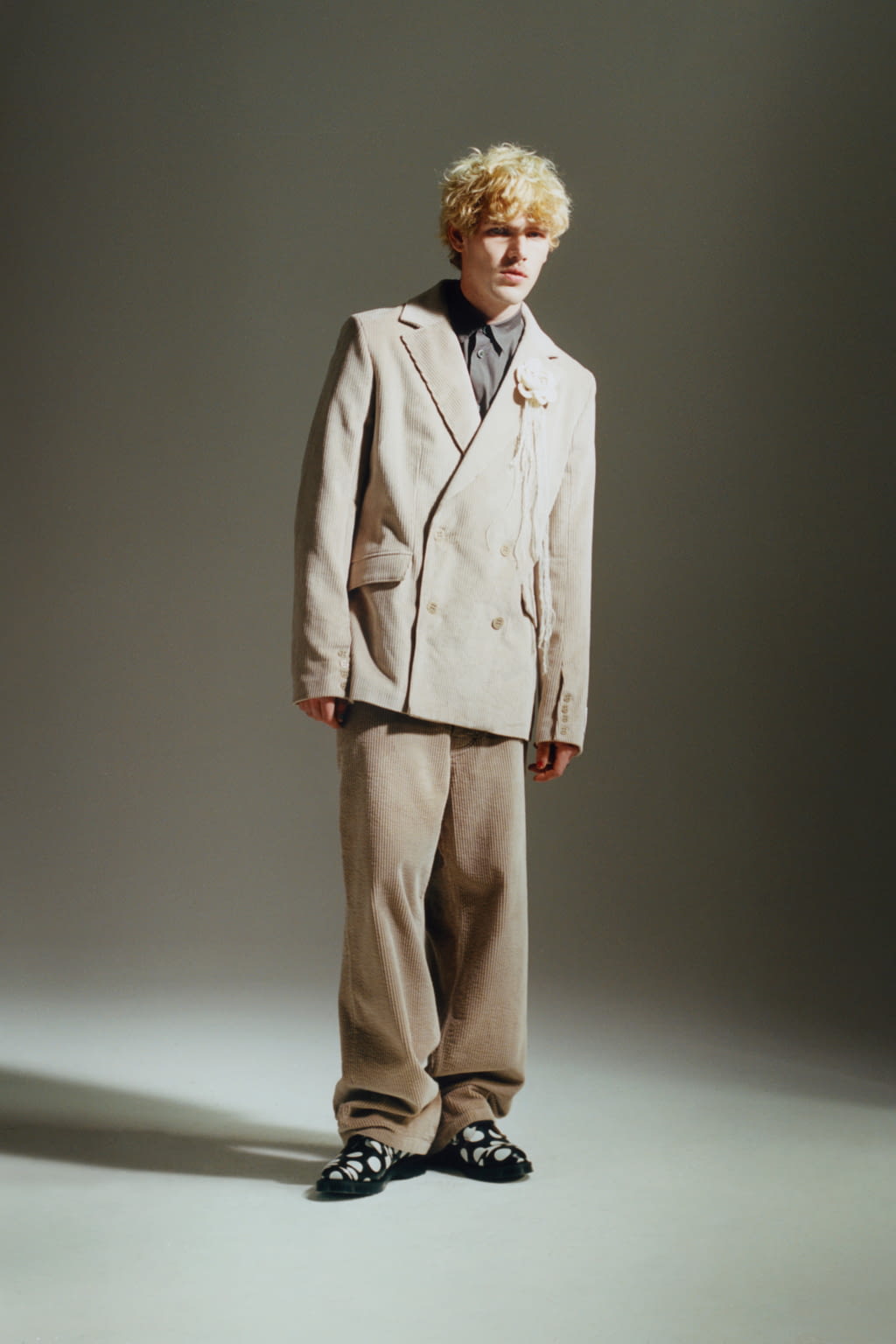 Fashion Week Paris Fall/Winter 2022 look 22 from the Études collection 男装