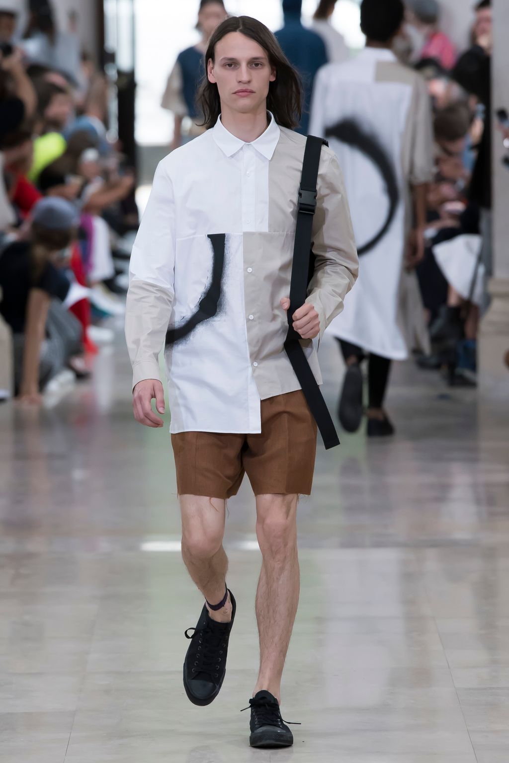 Fashion Week Paris Spring/Summer 2017 look 23 from the Études collection 男装