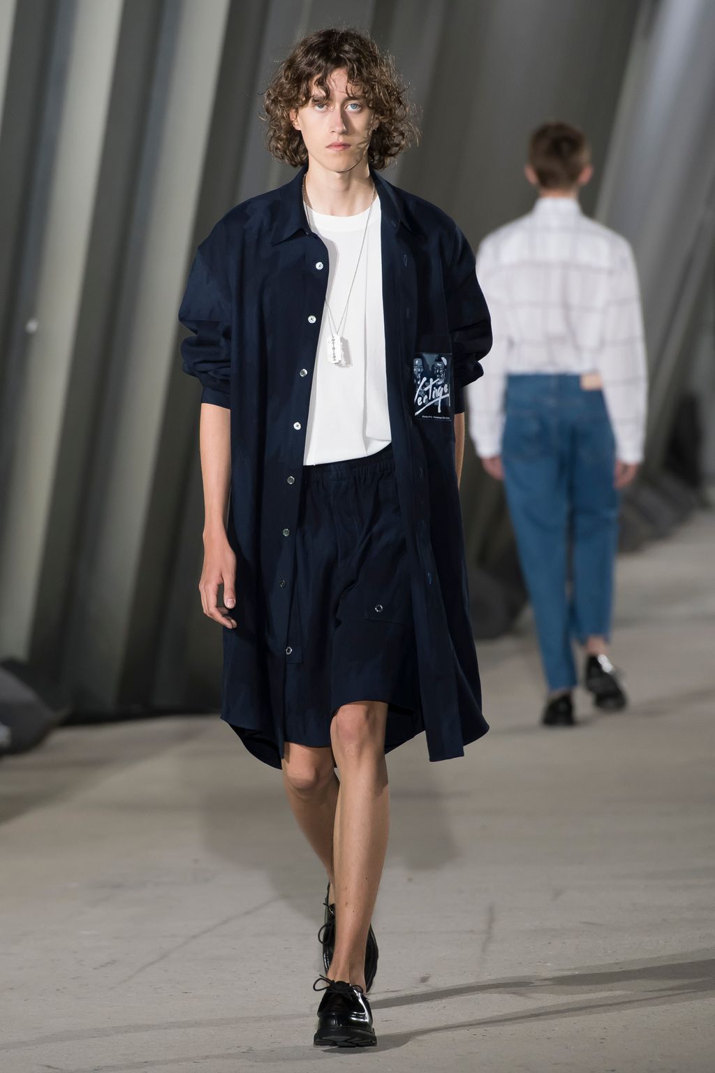 Fashion Week Paris Spring/Summer 2018 look 15 from the Études collection 男装