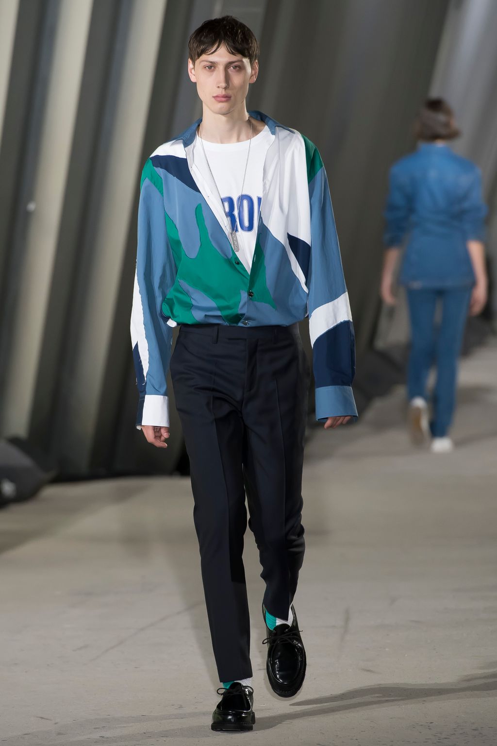 Fashion Week Paris Spring/Summer 2018 look 16 from the Études collection 男装