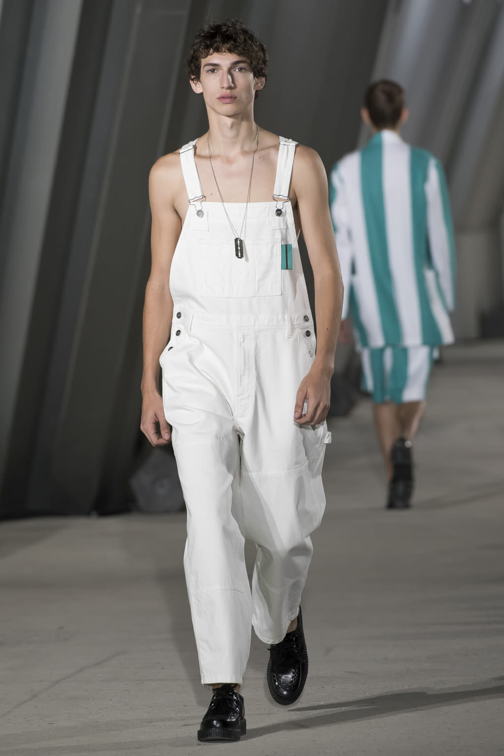 Fashion Week Paris Spring/Summer 2018 look 3 from the Études collection 男装