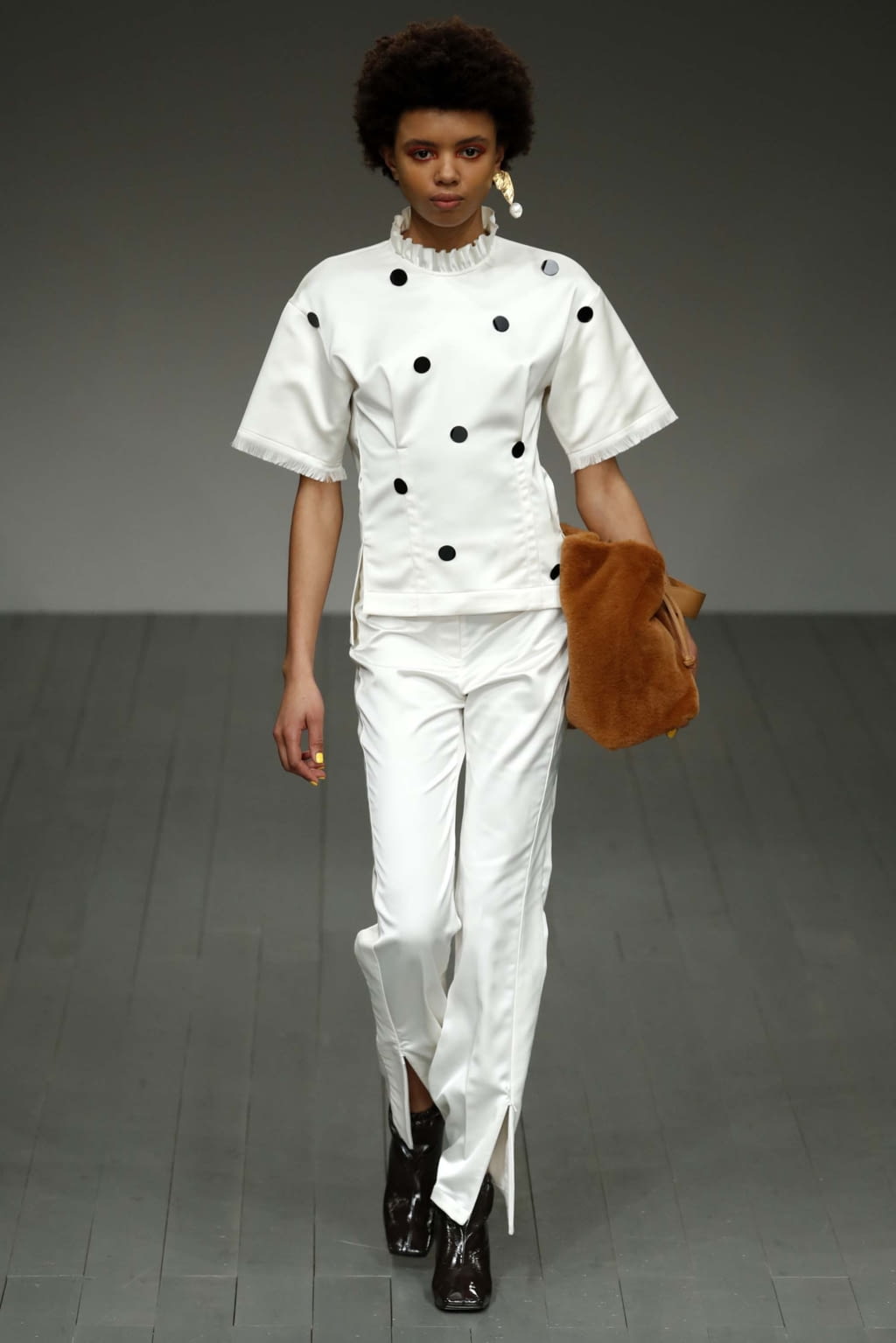 Fashion Week London Fall/Winter 2018 look 7 from the Eudon Choi collection womenswear