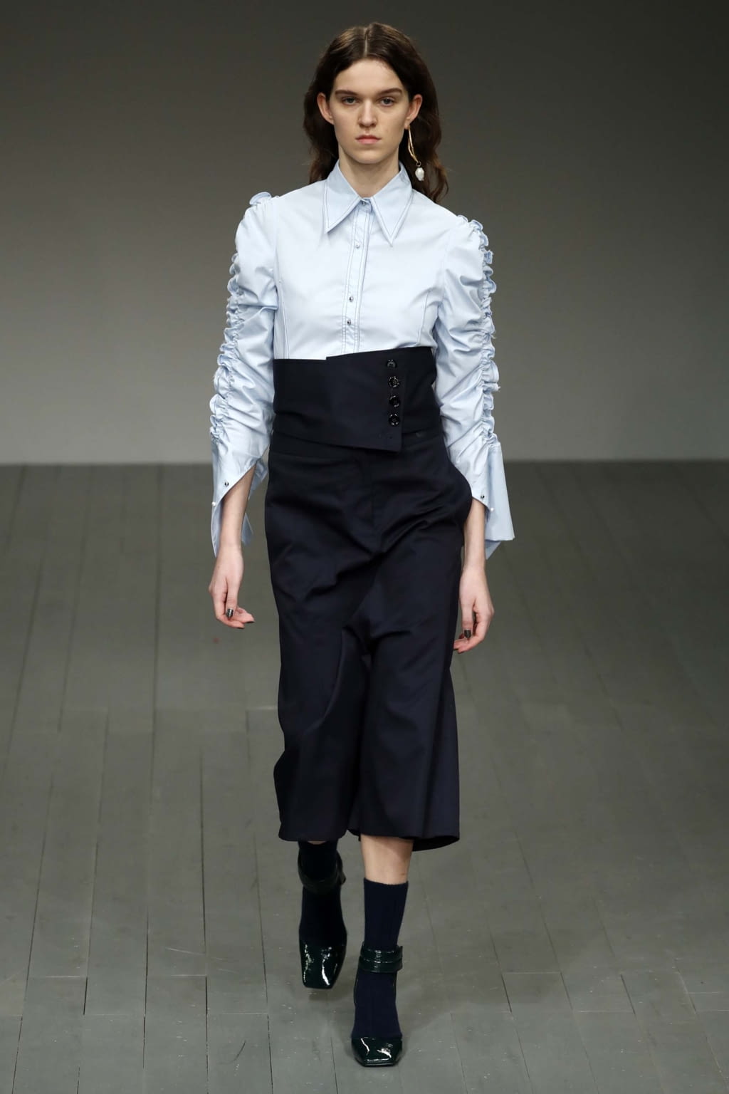 Fashion Week London Fall/Winter 2018 look 19 de la collection Eudon Choi womenswear