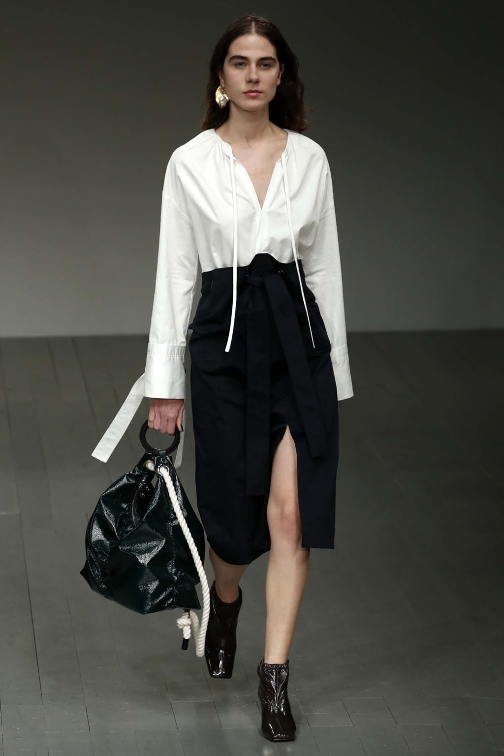 Fashion Week London Fall/Winter 2018 look 22 from the Eudon Choi collection 女装