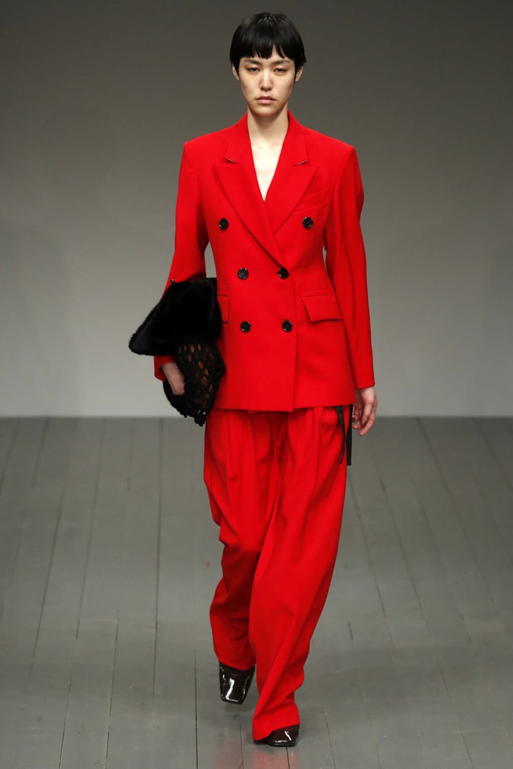 Fashion Week London Fall/Winter 2018 look 35 from the Eudon Choi collection 女装