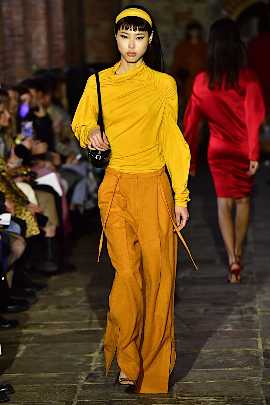 Fashion Week London Fall/Winter 2022 look 6 de la collection Eudon Choi womenswear