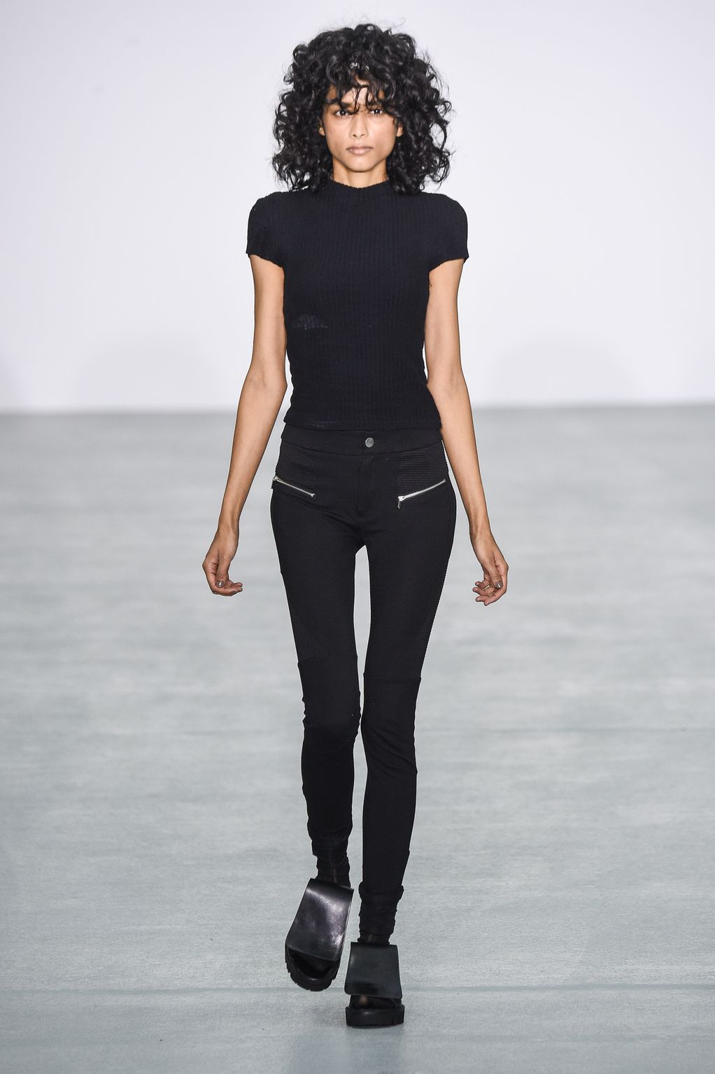 Fashion Week London Spring/Summer 2017 look 2 from the Eudon Choi collection womenswear