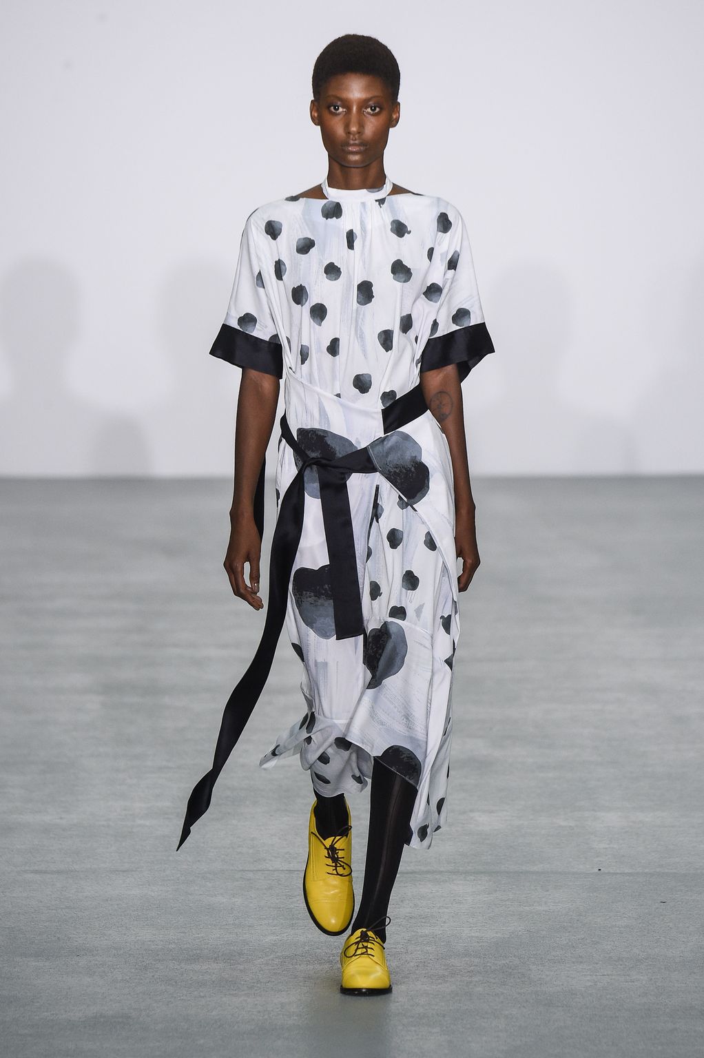 Fashion Week London Spring/Summer 2017 look 26 from the Eudon Choi collection womenswear