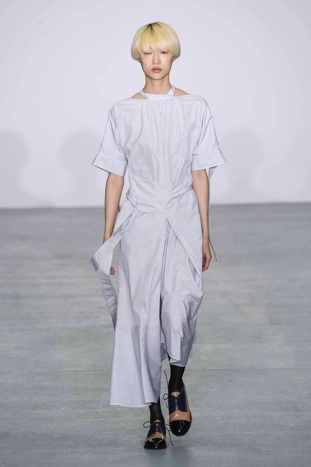 Fashion Week London Spring/Summer 2017 look 33 from the Eudon Choi collection 女装