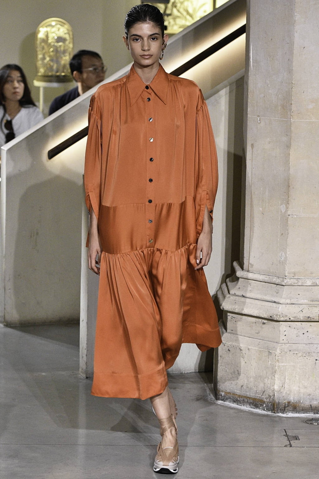 Fashion Week London Spring/Summer 2019 look 9 from the Eudon Choi collection 女装