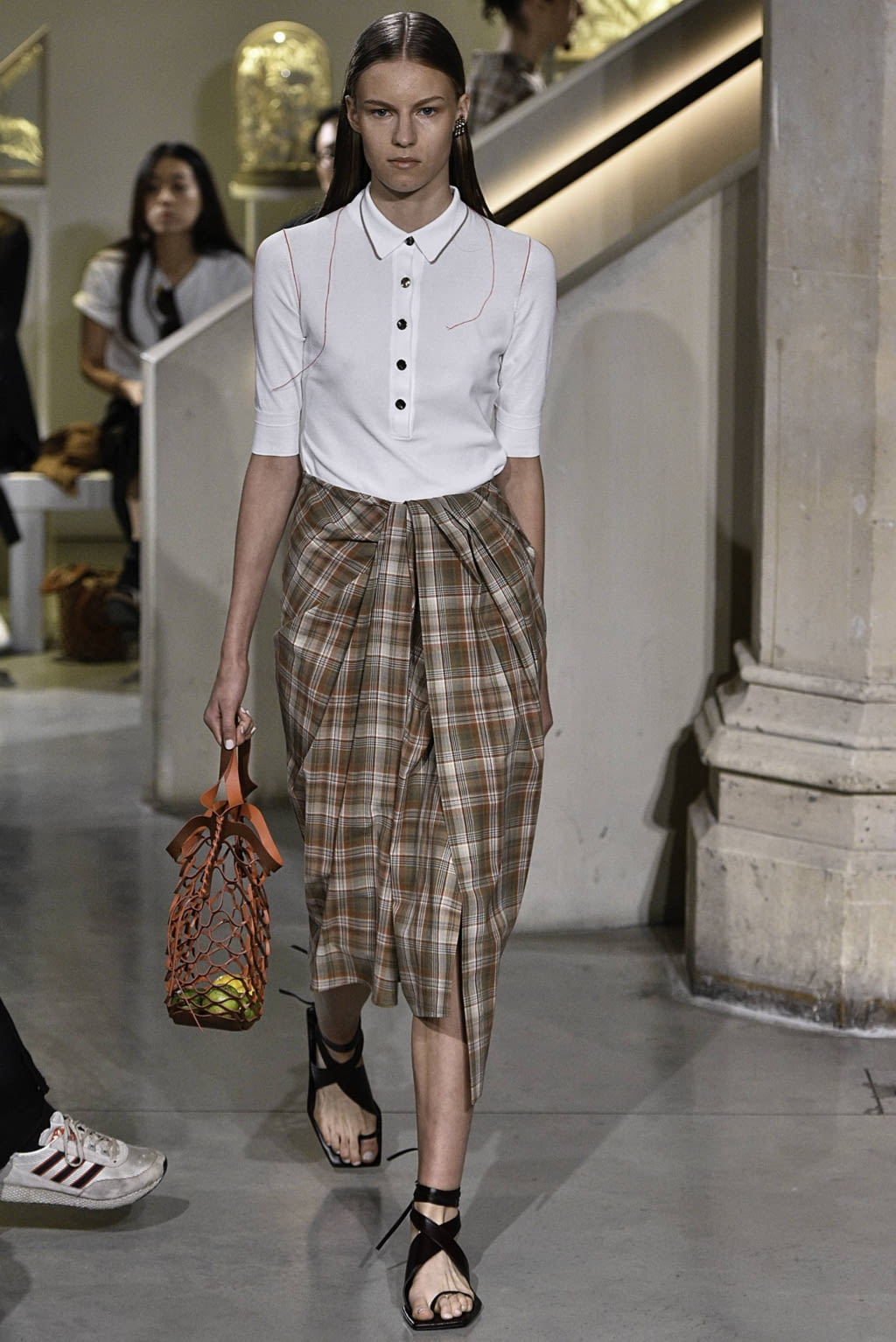 Fashion Week London Spring/Summer 2019 look 19 from the Eudon Choi collection womenswear