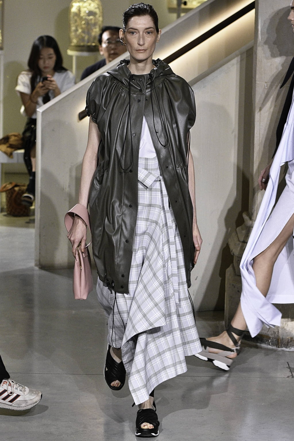 Fashion Week London Spring/Summer 2019 look 27 from the Eudon Choi collection womenswear