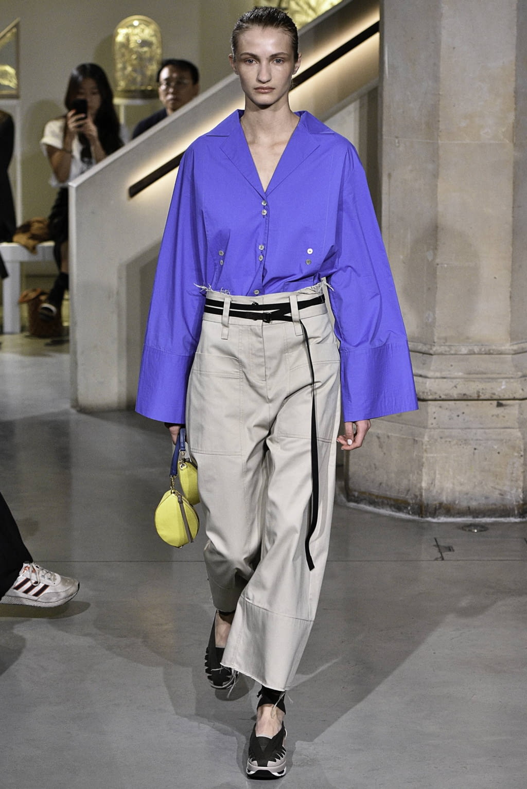 Fashion Week London Spring/Summer 2019 look 33 from the Eudon Choi collection 女装
