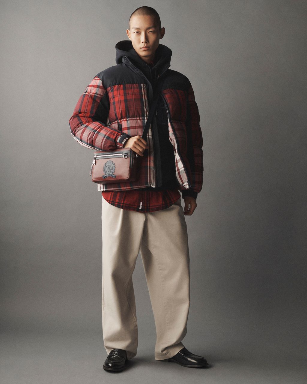Fashion Week New York Fall/Winter 2023 look 14 from the Tommy Hilfiger collection 男装