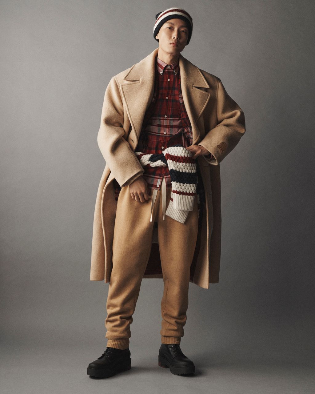 Fashion Week New York Fall/Winter 2023 look 16 from the Tommy Hilfiger collection menswear