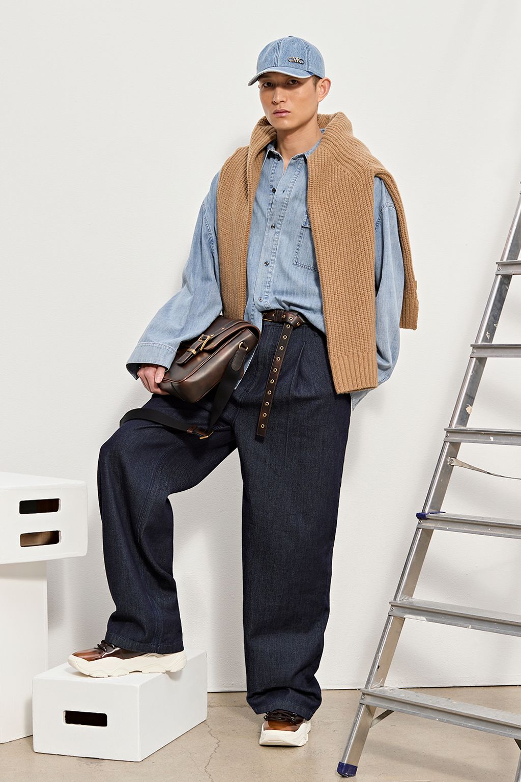 Fashion Week New York Fall/Winter 2024 look 1 from the MICHAEL Michael Kors collection 女装