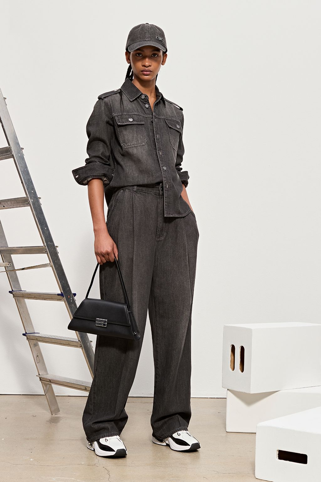 Fashion Week New York Fall/Winter 2024 look 26 from the MICHAEL Michael Kors collection 女装