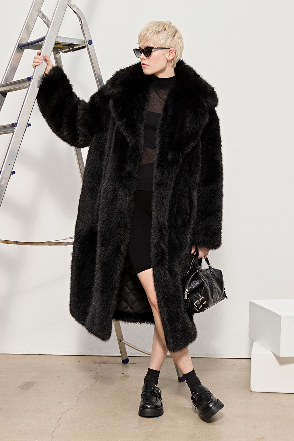 Fashion Week New York Fall/Winter 2024 look 29 from the MICHAEL Michael Kors collection womenswear