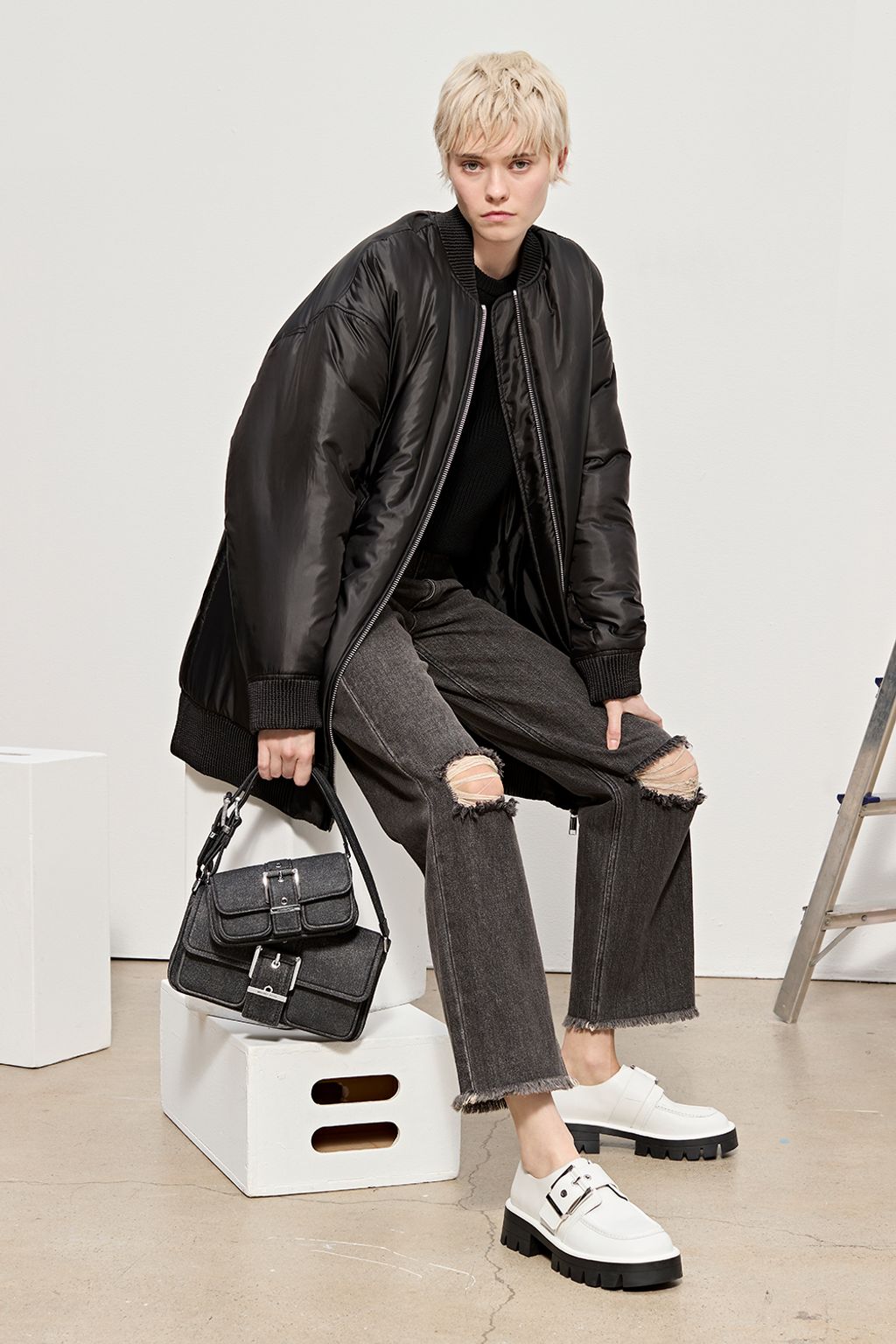 Fashion Week New York Fall/Winter 2024 look 31 from the MICHAEL Michael Kors collection womenswear