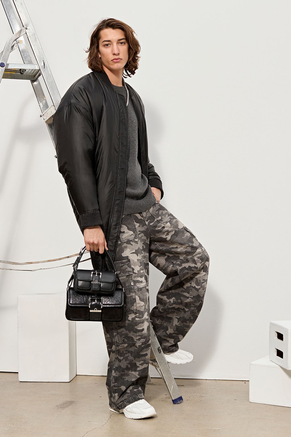 Fashion Week New York Fall/Winter 2024 look 33 from the MICHAEL Michael Kors collection womenswear