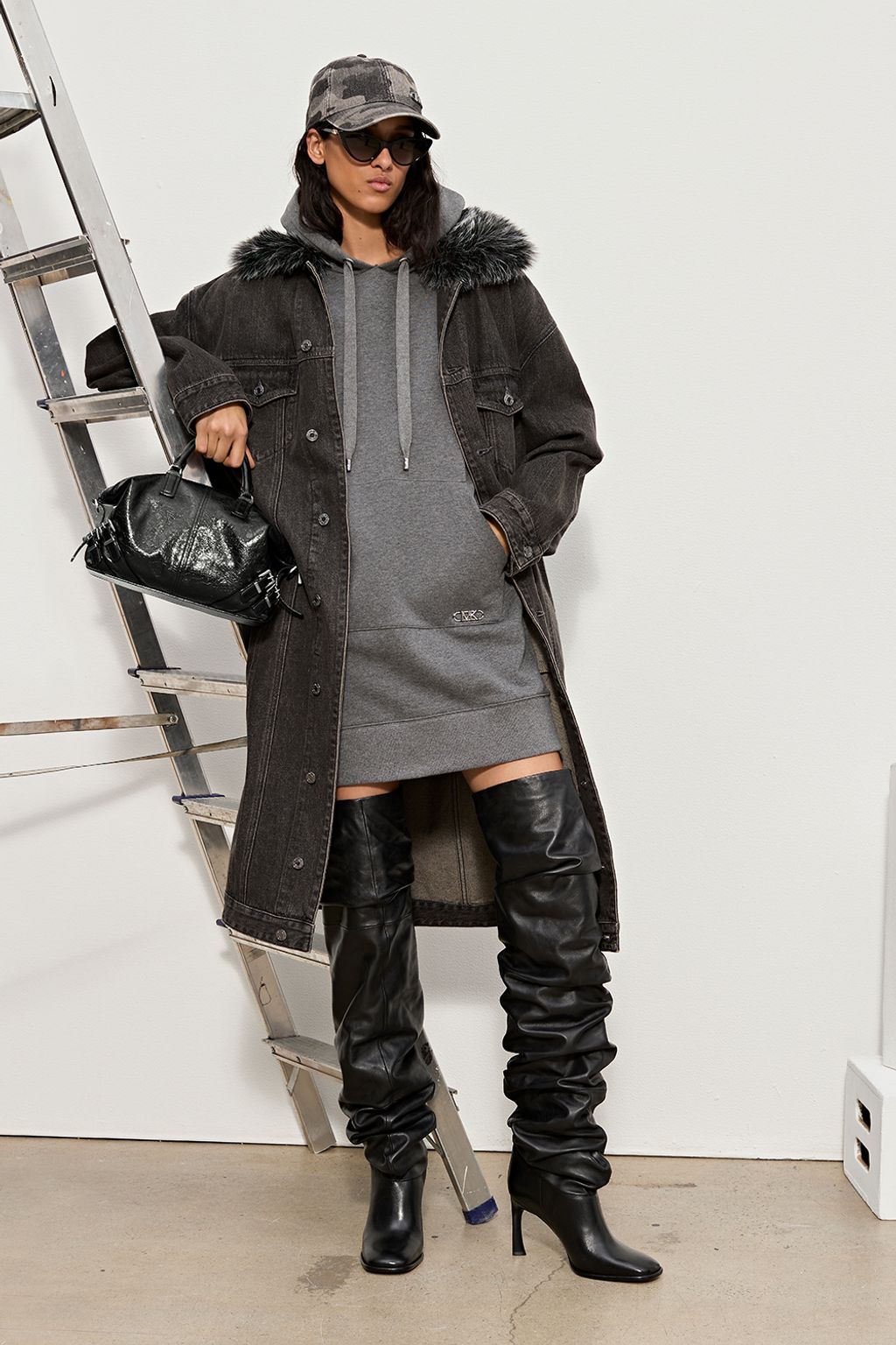 Fashion Week New York Fall/Winter 2024 look 34 from the MICHAEL Michael Kors collection womenswear