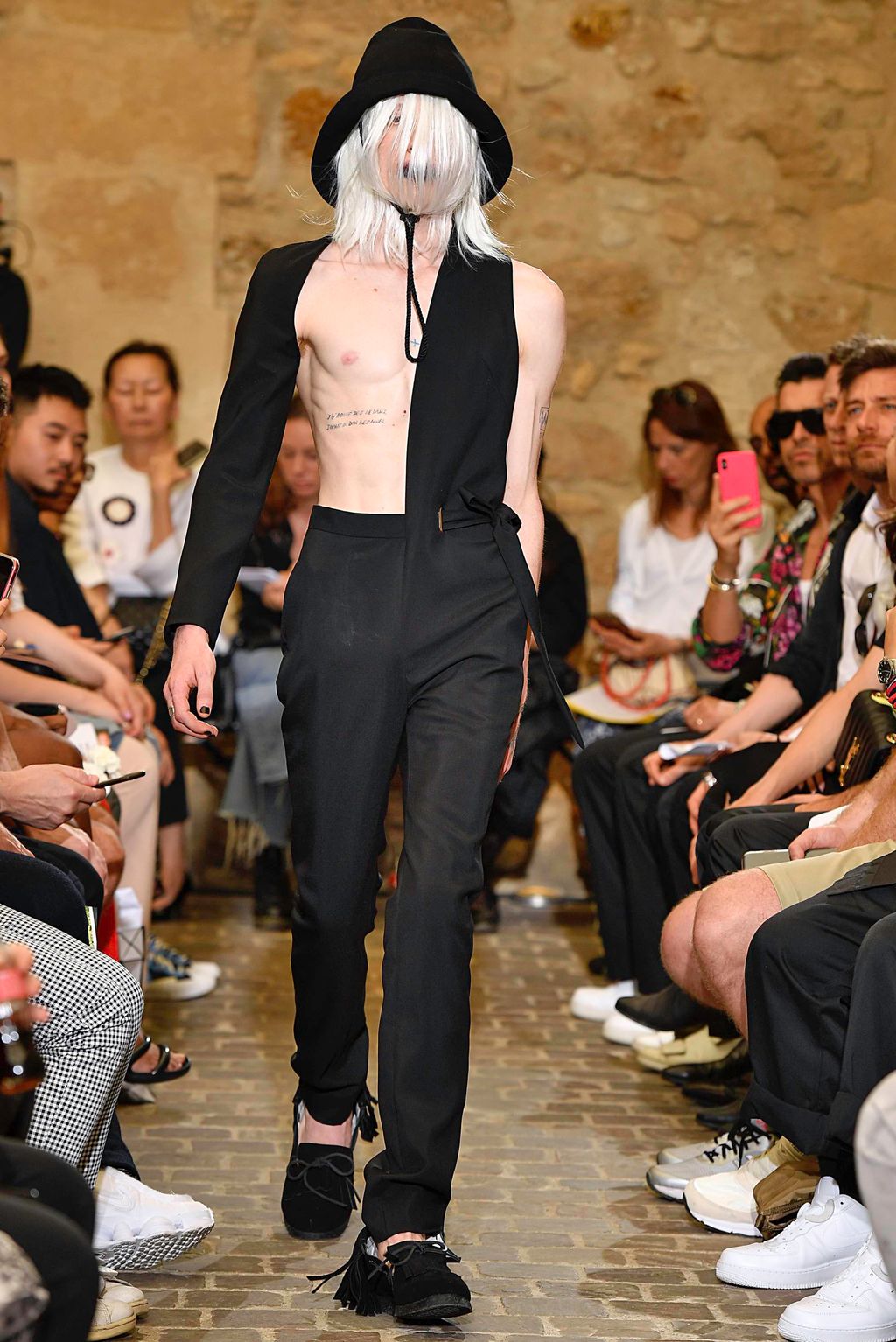 Fashion Week Paris Spring/Summer 2020 look 30 from the Facetasm collection 男装