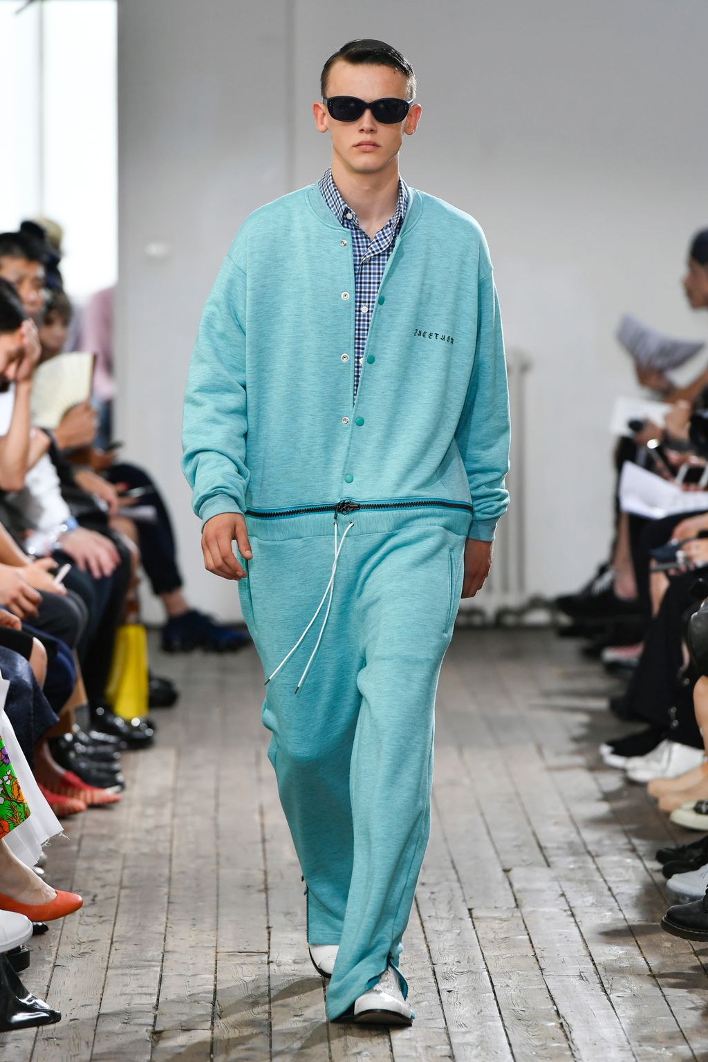 Fashion Week Paris Spring/Summer 2018 look 33 from the Facetasm collection 男装