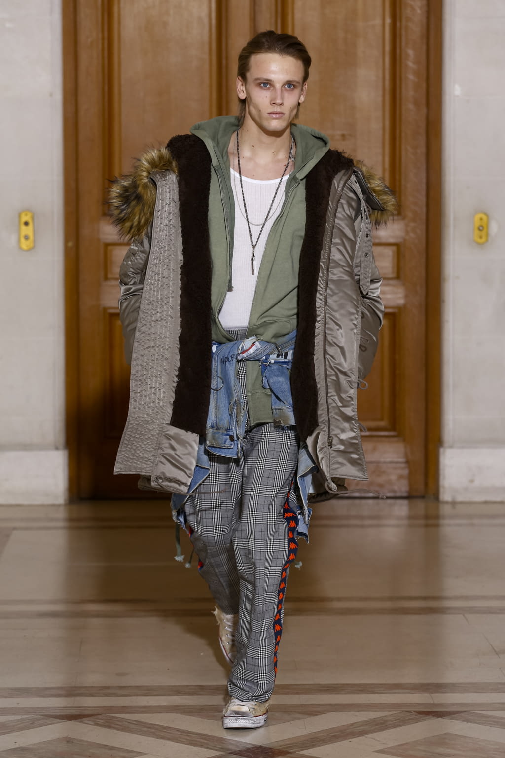 Fashion Week Paris Fall/Winter 2017 look 2 from the Faith Connexion collection womenswear