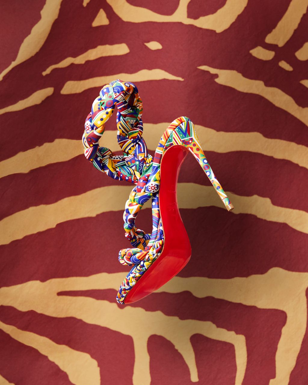 Fashion Week Paris Fall/Winter 2024 look 61 de la collection Christian Louboutin womenswear accessories