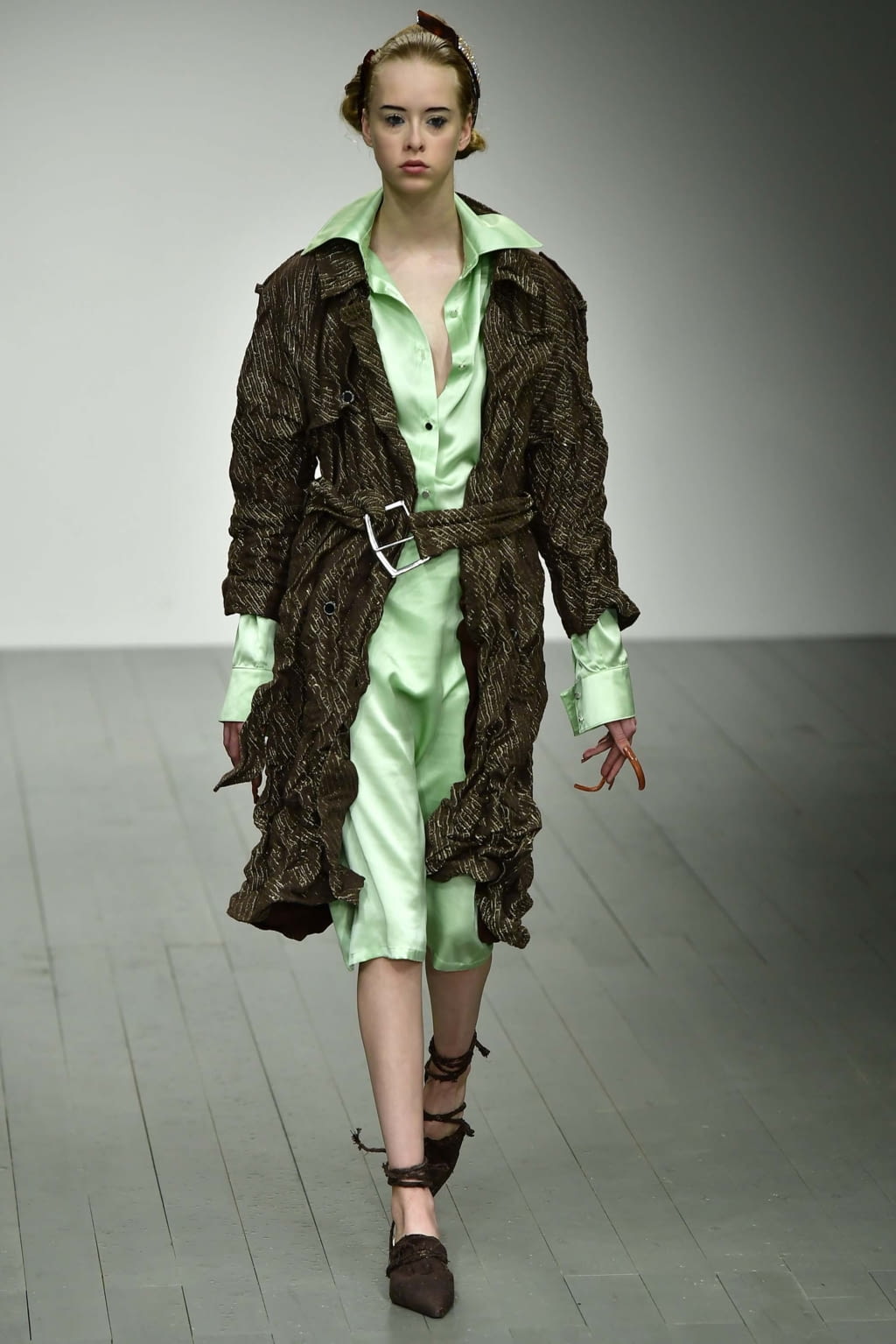 Fashion Week London Fall/Winter 2018 look 12 from the Faustine Steinmetz collection womenswear