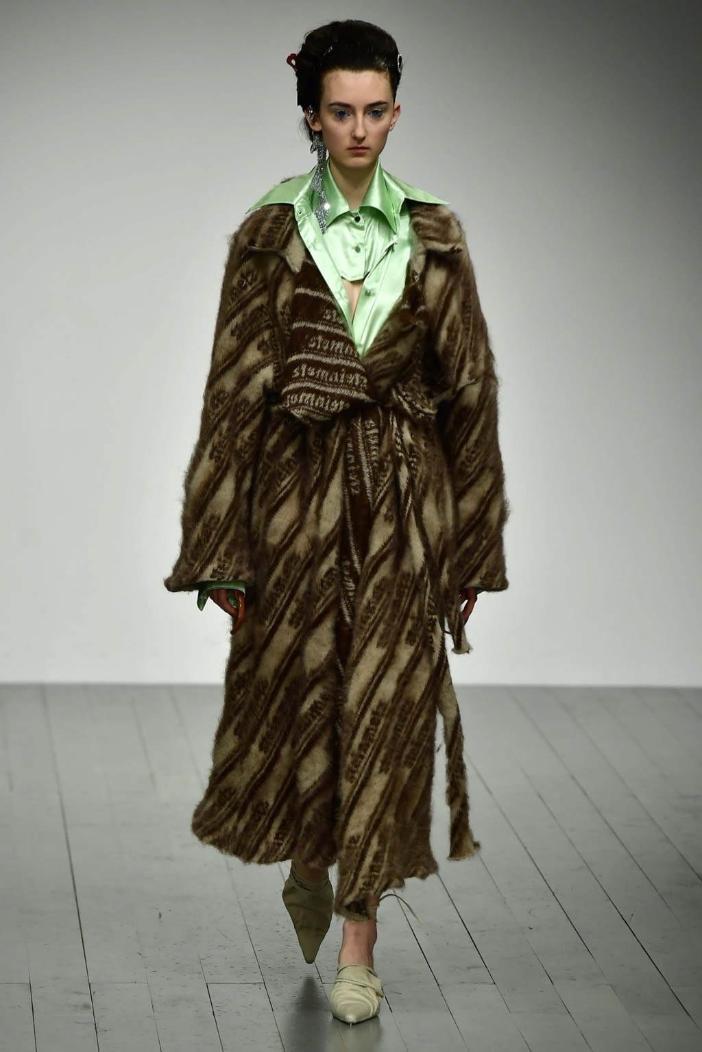 Fashion Week London Fall/Winter 2018 look 13 from the Faustine Steinmetz collection womenswear