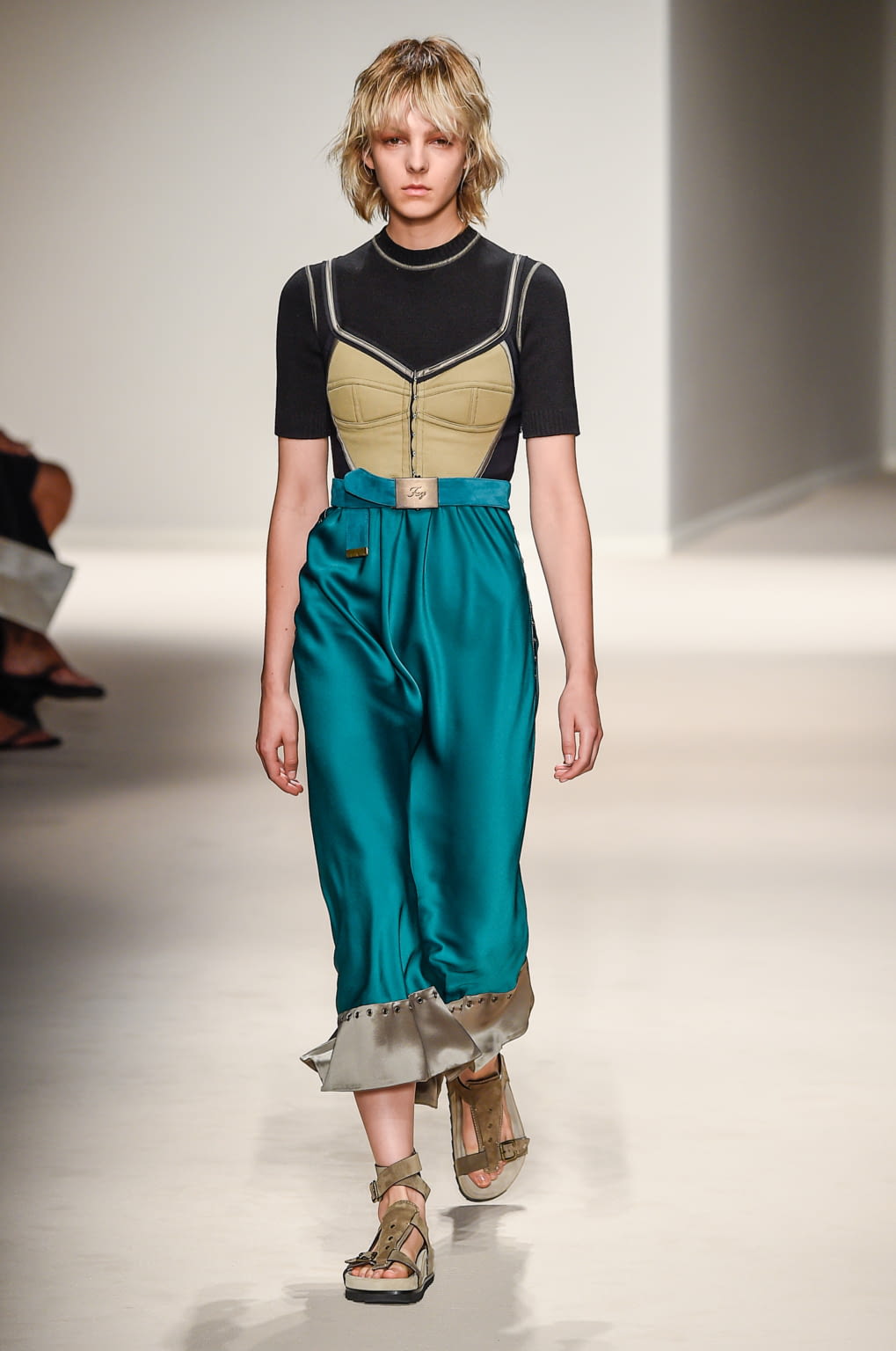 Fashion Week Milan Spring/Summer 2017 look 15 from the Fay collection 女装