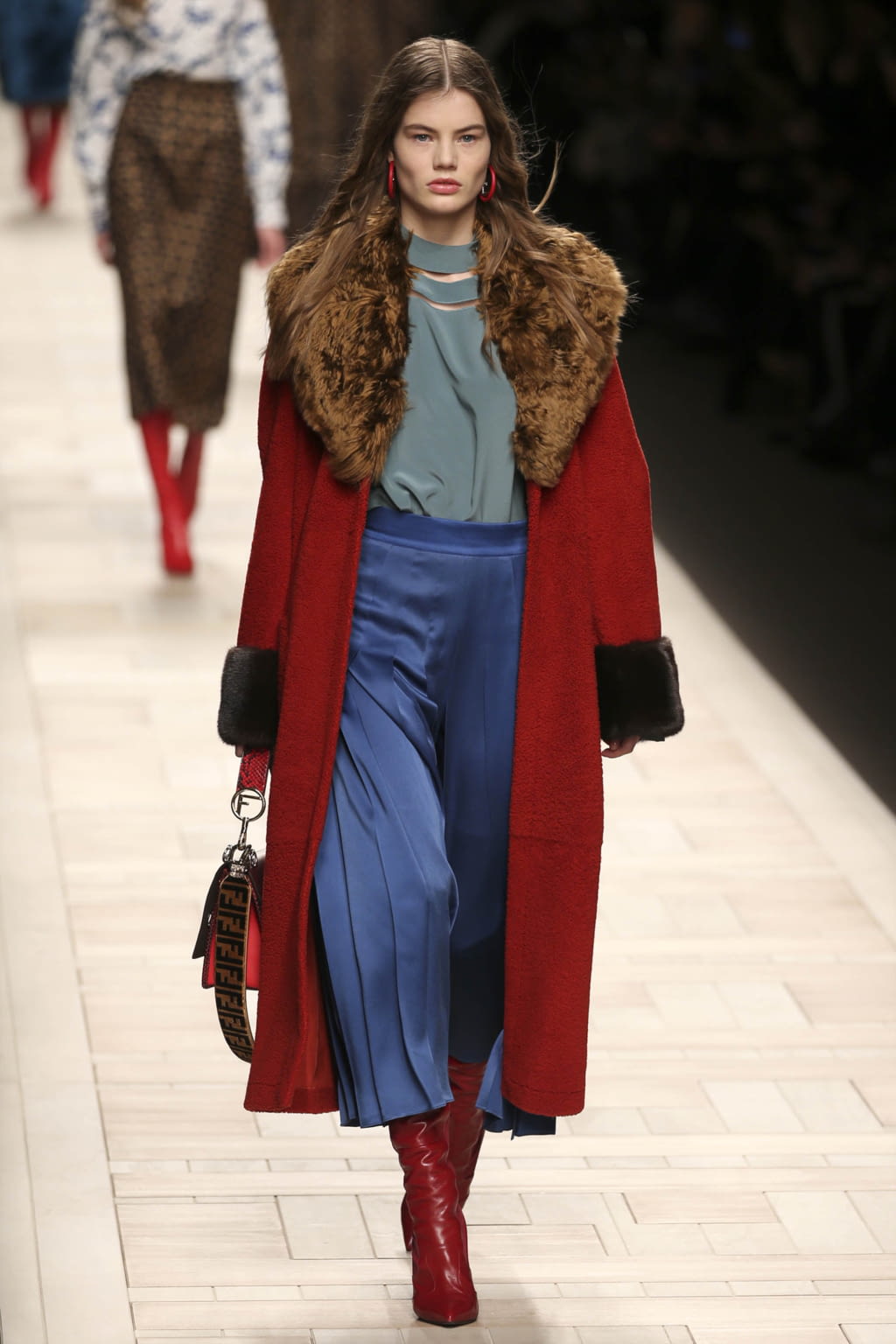 Fashion Week Milan Fall/Winter 2017 look 24 from the Fendi collection 女装