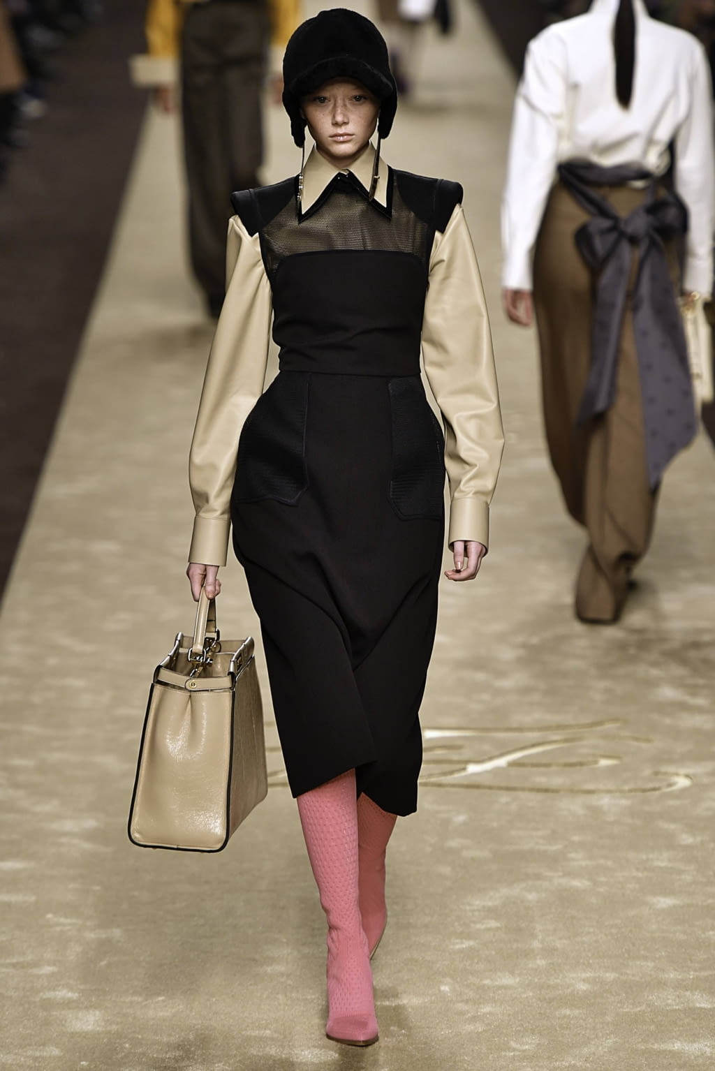 Fashion Week Milan Fall/Winter 2019 look 4 from the Fendi collection 女装