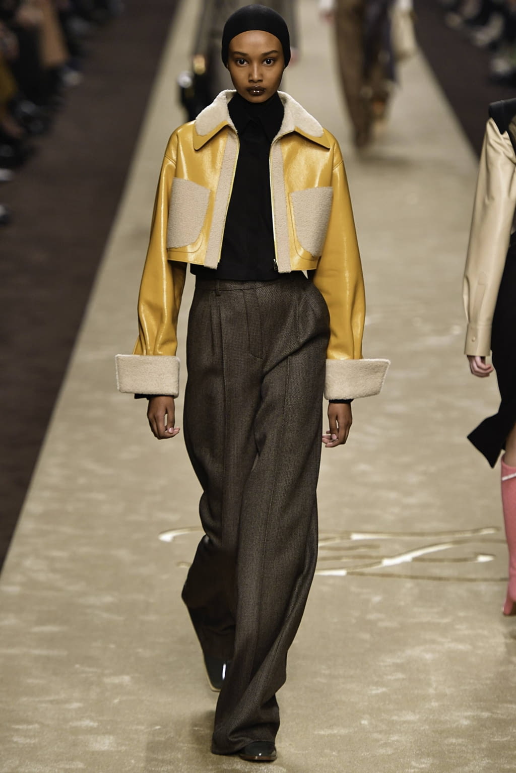 Fashion Week Milan Fall/Winter 2019 look 5 from the Fendi collection 女装