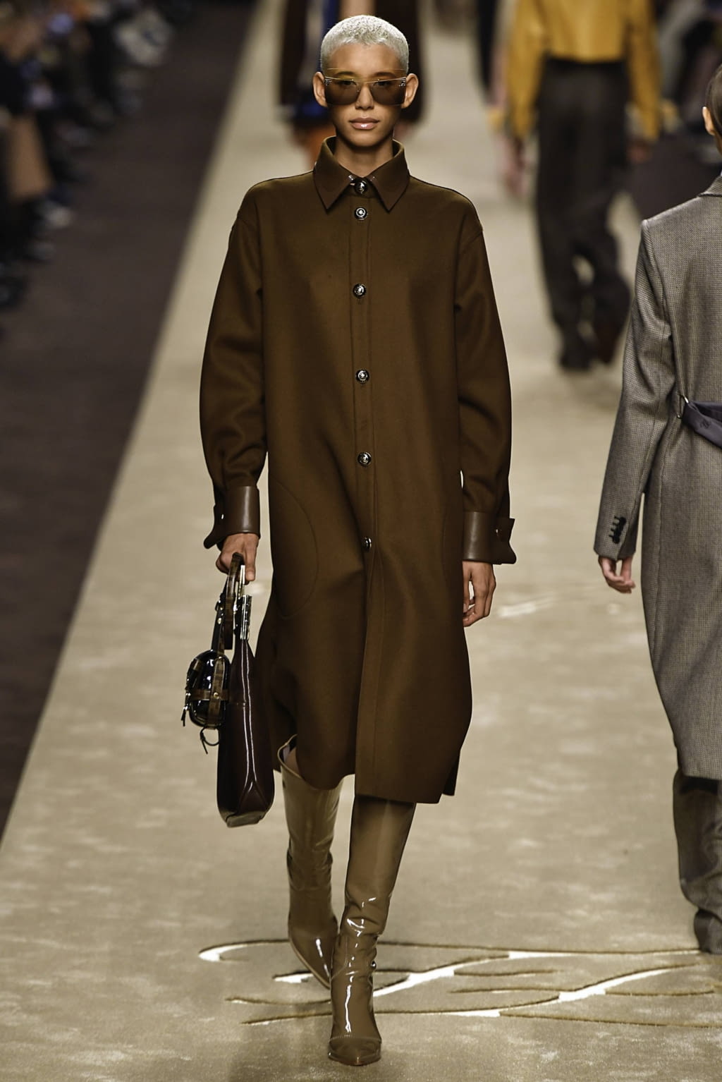 Fashion Week Milan Fall/Winter 2019 look 7 from the Fendi collection 女装