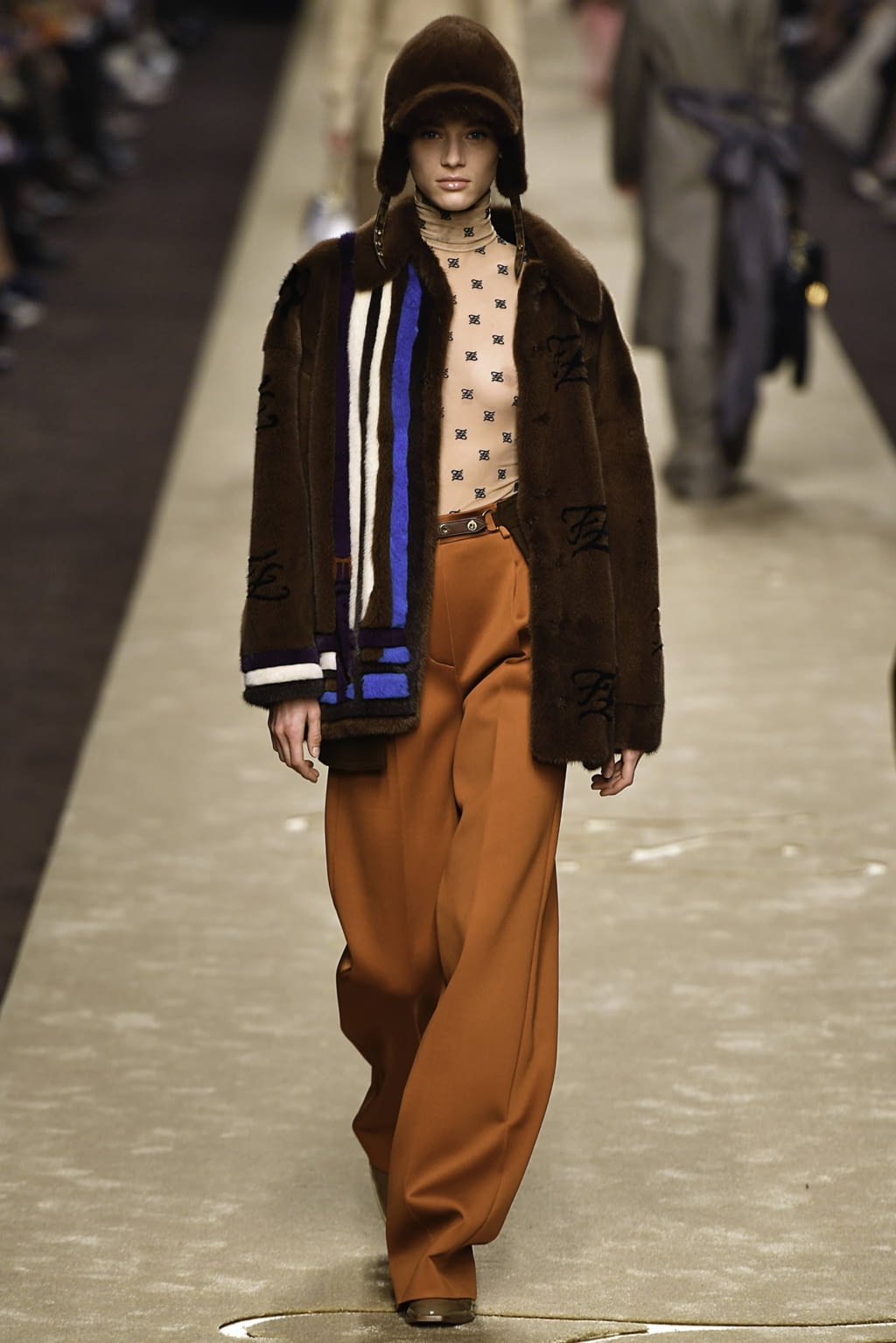 Fashion Week Milan Fall/Winter 2019 look 8 from the Fendi collection womenswear