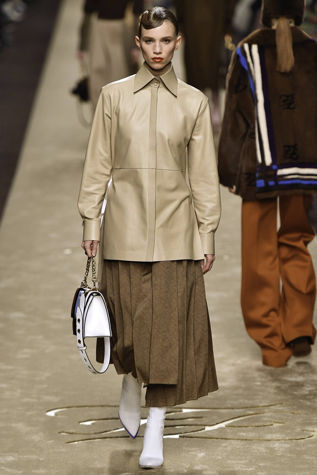 Fashion Week Milan Fall/Winter 2019 look 9 from the Fendi collection 女装