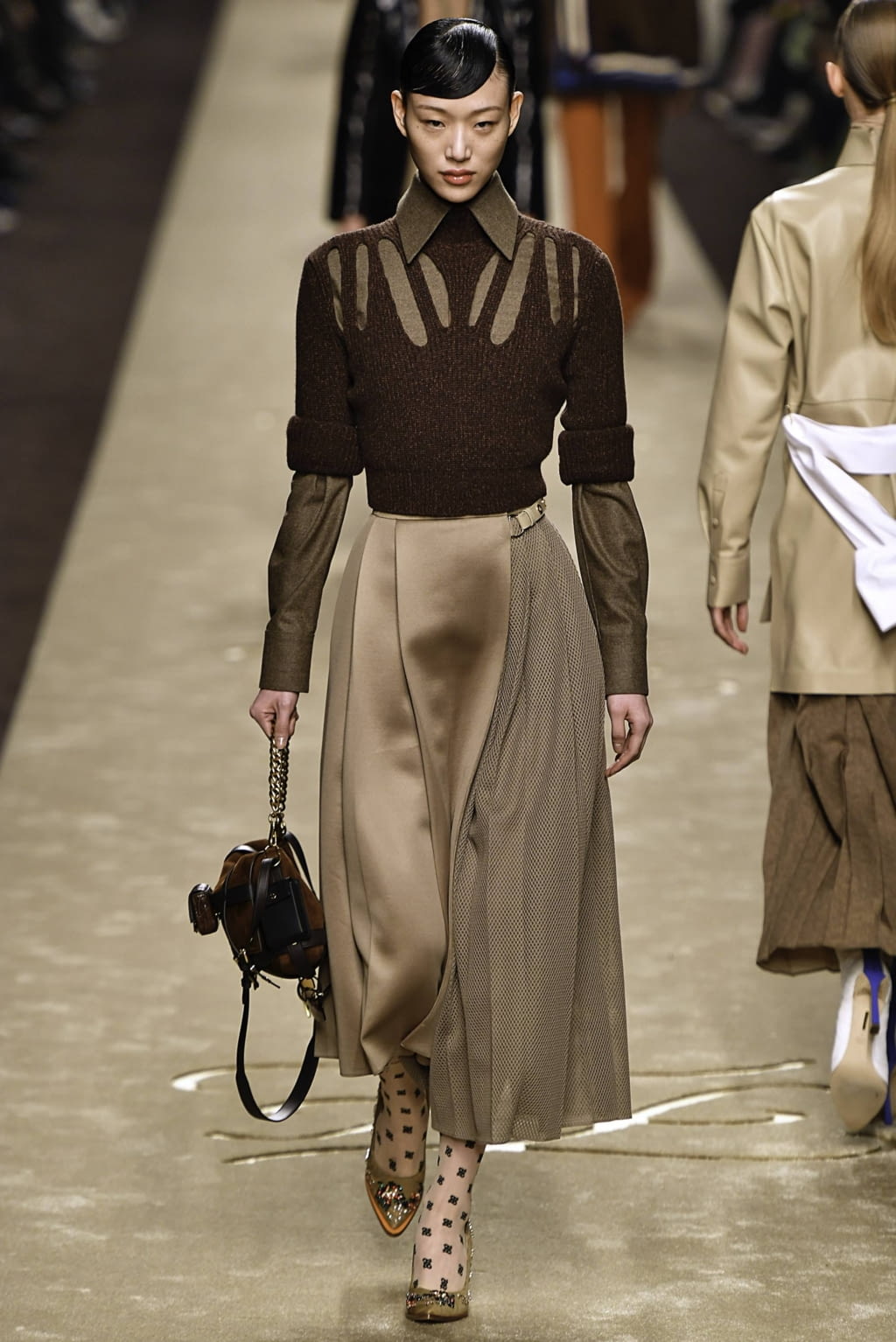 Fashion Week Milan Fall/Winter 2019 look 10 from the Fendi collection 女装