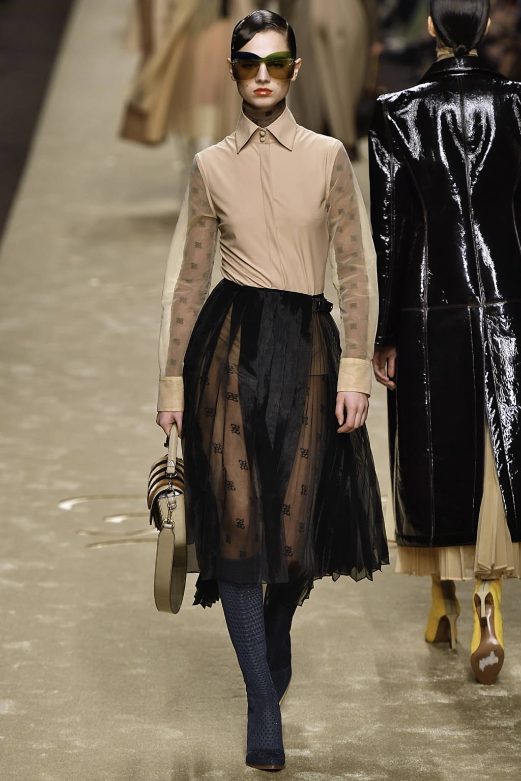 Fashion Week Milan Fall/Winter 2019 look 12 from the Fendi collection 女装