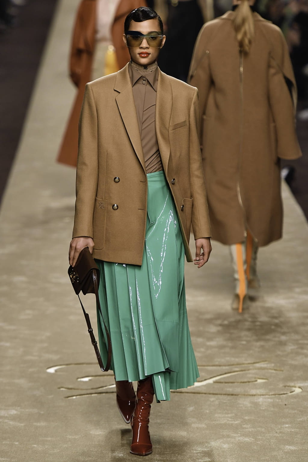 Fashion Week Milan Fall/Winter 2019 look 14 from the Fendi collection 女装
