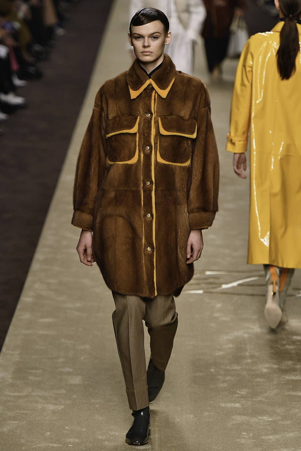 Fashion Week Milan Fall/Winter 2019 look 18 from the Fendi collection 女装