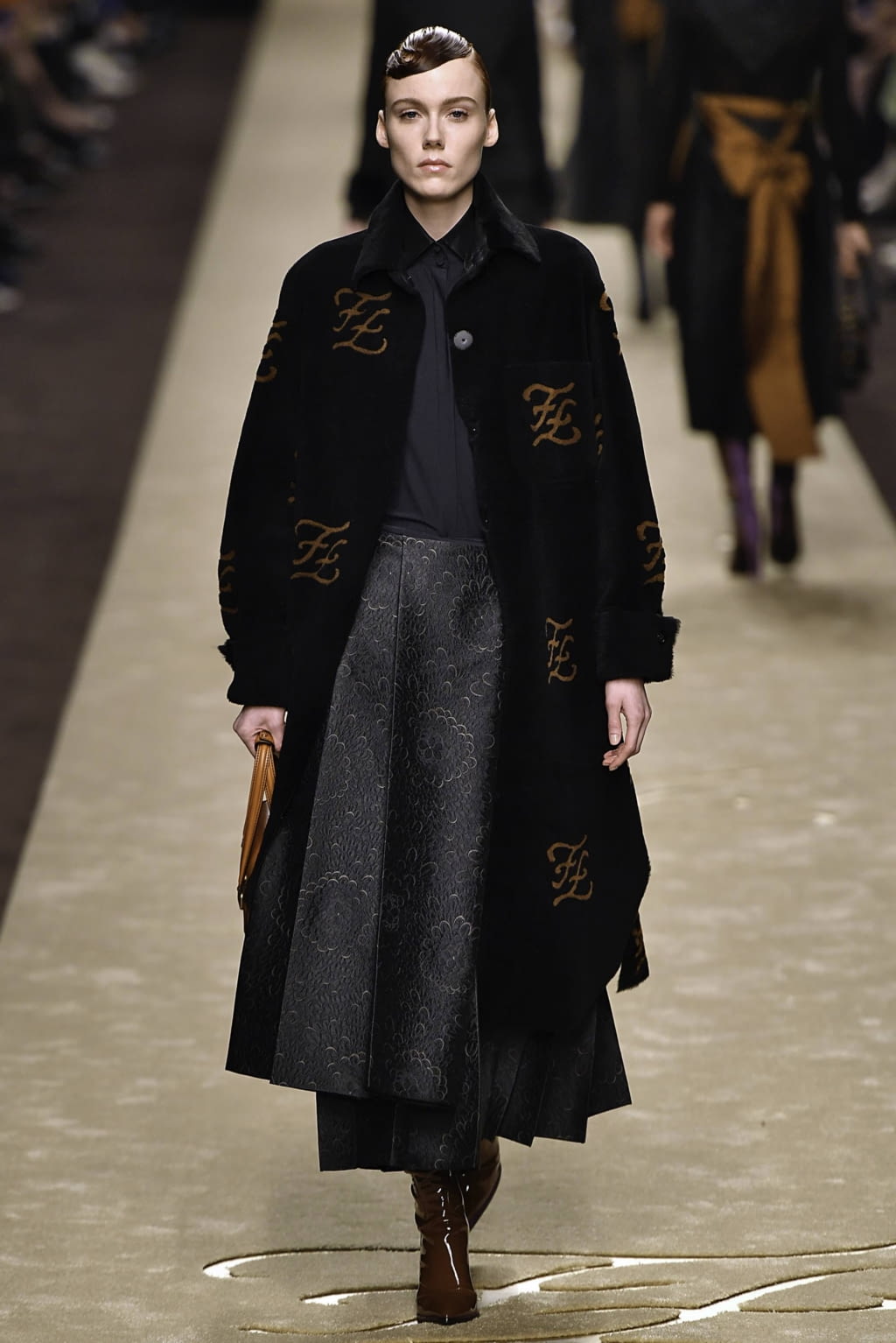 Fashion Week Milan Fall/Winter 2019 look 29 from the Fendi collection 女装