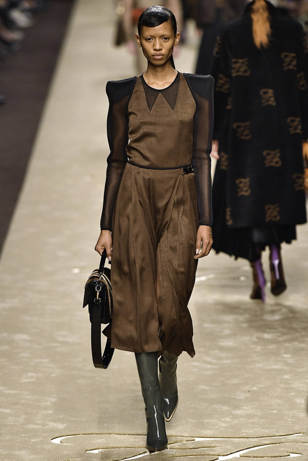 Fashion Week Milan Fall/Winter 2019 look 31 from the Fendi collection 女装