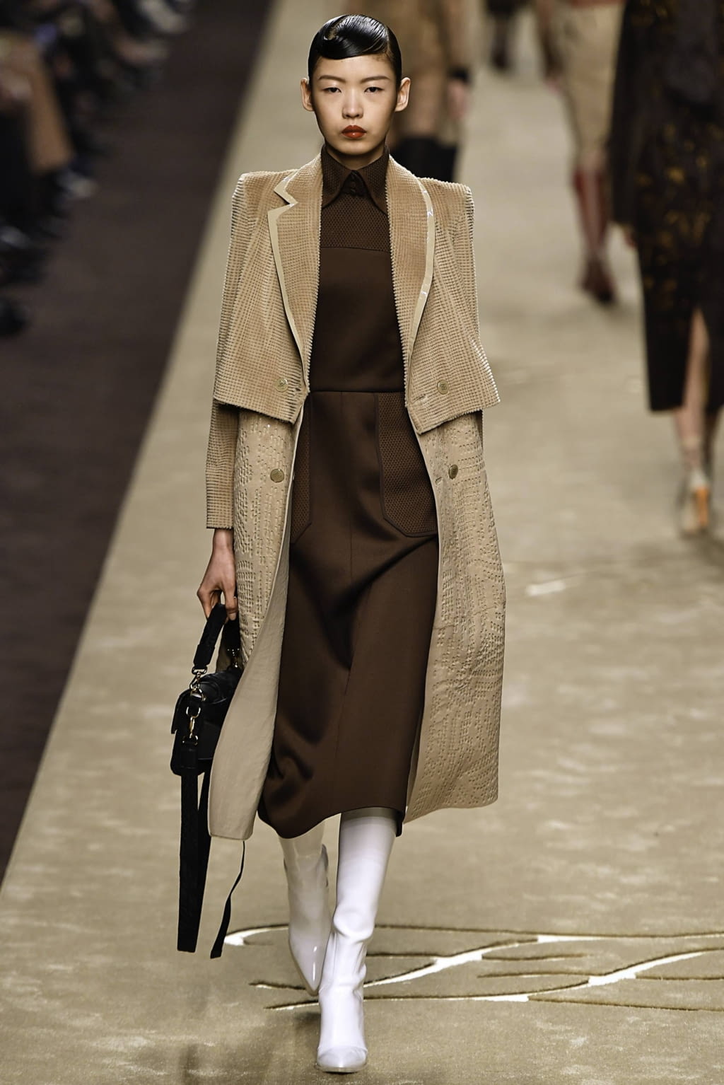 Fashion Week Milan Fall/Winter 2019 look 35 from the Fendi collection 女装