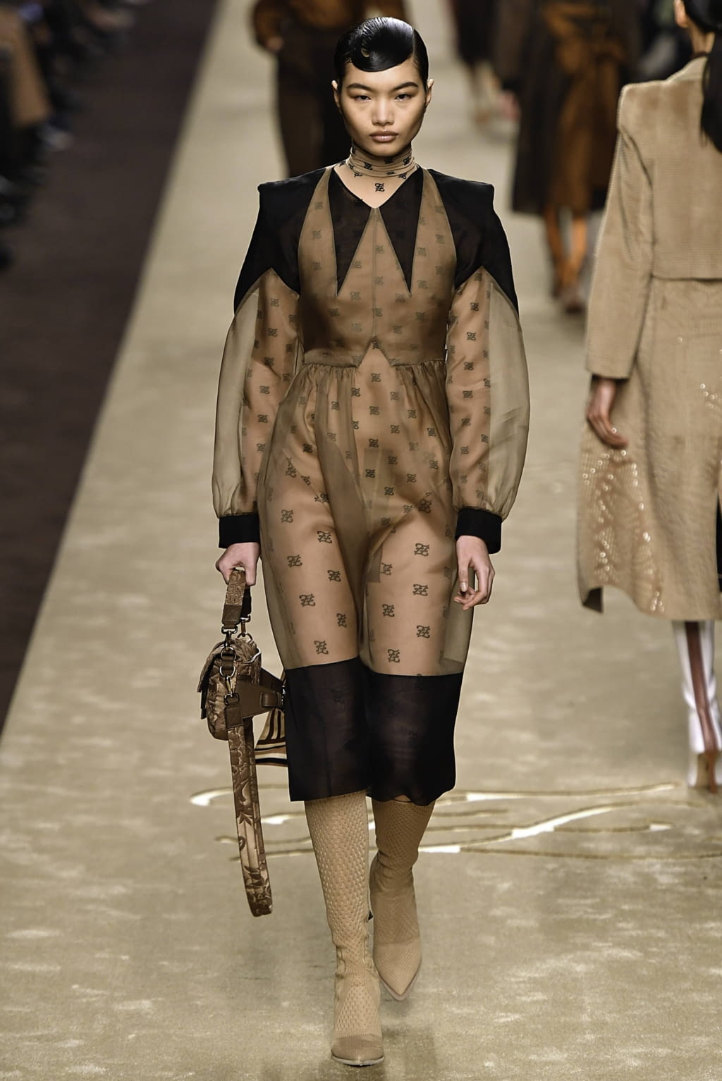 Fashion Week Milan Fall/Winter 2019 look 36 from the Fendi collection 女装