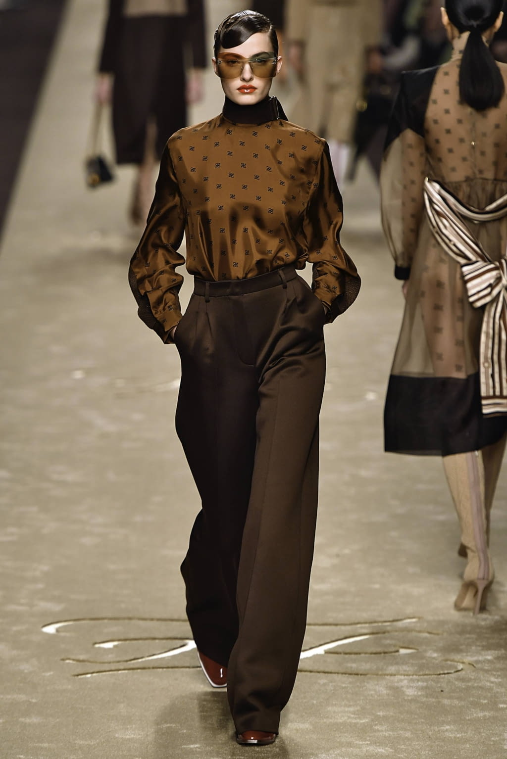 Fashion Week Milan Fall/Winter 2019 look 37 from the Fendi collection 女装