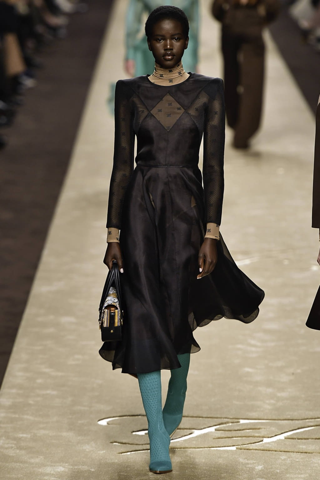 Fashion Week Milan Fall/Winter 2019 look 39 from the Fendi collection 女装