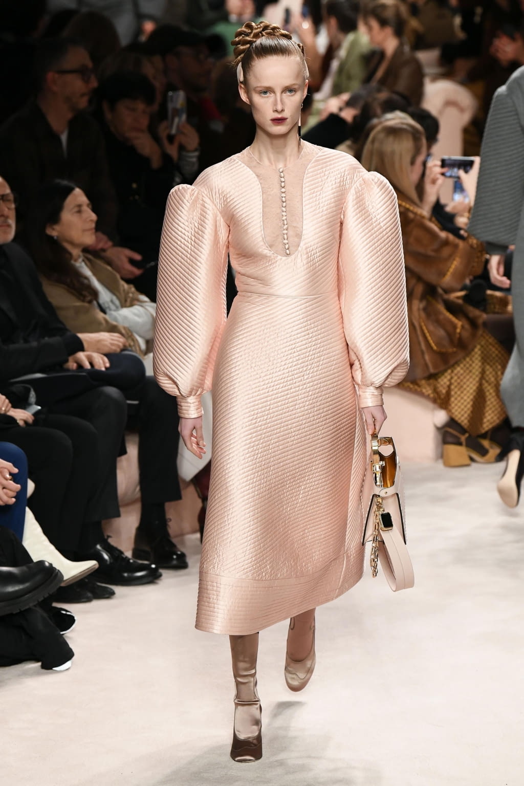 Fashion Week Milan Fall/Winter 2020 look 2 from the Fendi collection womenswear