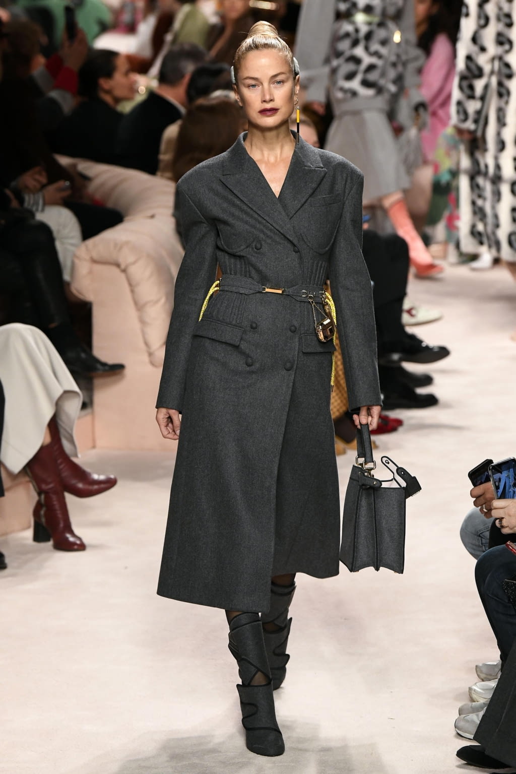 Fashion Week Milan Fall/Winter 2020 look 7 de la collection Fendi womenswear